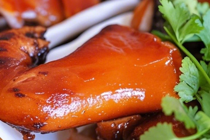 海南自驾游美食-东方考乳猪